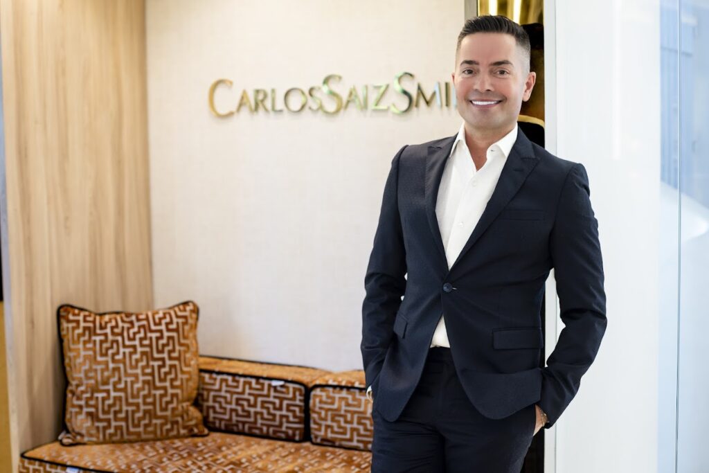 Especialista en carillas estéticas en Barcelona - Carlos Saiz Smile