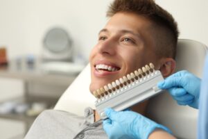 cual es el mejor material de carillas dentales