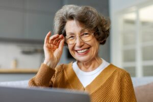 implantes dentales en mayores de 80 años